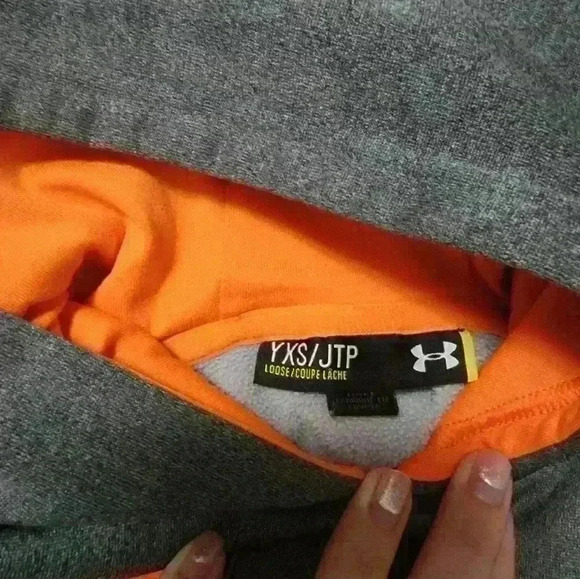 Under Armour heathered gray youth xsmall hoodie - Picture 3 of 4